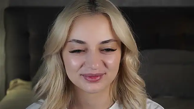 AliceThorne online show from April 19, 2026, 5:25 pm