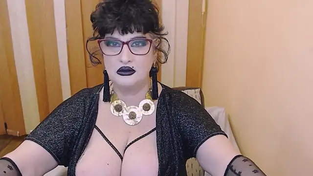 Snapshot of QuuenOfSin chatting on March 1, 2025, 7:04 pm QuuenOfSin online show from March 1, 2025, 7:04 pm