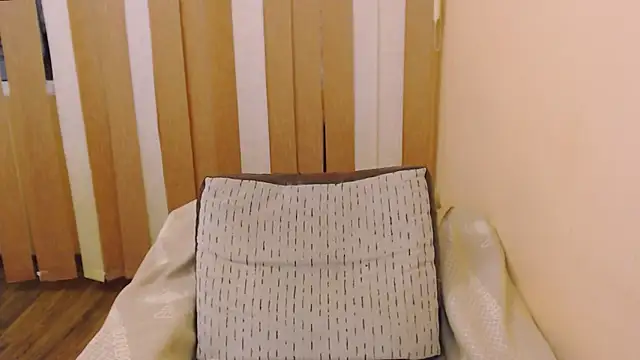 Snapshot of QuuenOfSin chatting on March 13, 2025, 8:32 pm QuuenOfSin online show from March 13, 2025, 8:32 pm