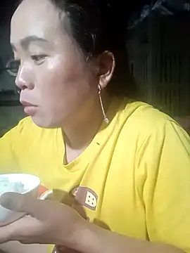 Snapshot of phuongtrinh1 chatting on May 8, 2026, 12:42 pm phuongtrinh1 online show from May 8, 2026, 12:42 pm
