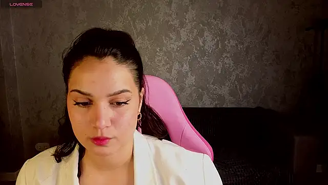 Snapshot of Vivien_Ross chatting on May 8, 2026, 1:09 am Vivien Ross online show from May 8, 2026, 1:09 am