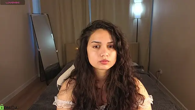 Snapshot of Vivien_Ross chatting on May 15, 2026, 12:41 am Vivien Ross online show from May 15, 2026, 12:41 am