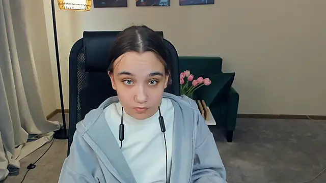 MarianHenaire online show from April 22, 2026, 10:22 am