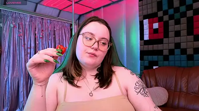 Snapshot of CatherineClaire chatting on May 19, 2026, 4:36 pm CatherineClaire online show from May 19, 2026, 4:36 pm