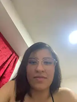 Snapshot of FERNANDA-ROSE chatting on April 26, 2026, 4:54 am FERNANDA-ROSE online show from April 26, 2026, 4:54 am