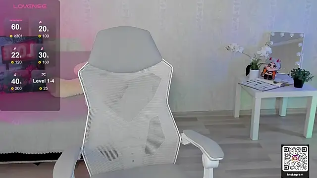 LinnLove online show from May 3, 2026, 11:04 am