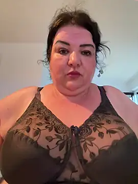 Snapshot of curvymilfmicha chatting on July 9, 2026, 7:24 pm curvymilfmicha online show from July 9, 2026, 7:24 pm