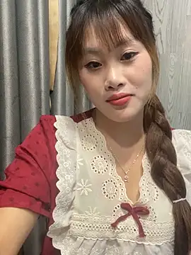 Ly-sexyy online show from May 5, 2026, 4:21 pm