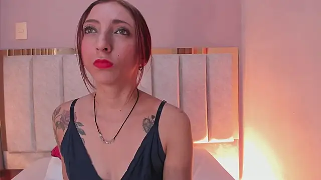 AlmaStonee online show from May 27, 2026, 12:42 am