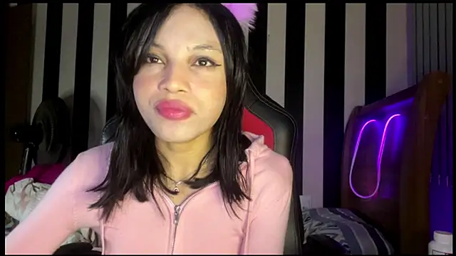 stellapapillon online show from April 22, 2026, 11:22 pm