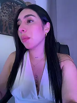 Snapshot of IsabellaNoir_ chatting on April 27, 2026, 10:08 pm IsabellaNoir online show from April 27, 2026, 10:08 pm