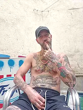 Snapshot of DuroHustler chatting on July 16, 2026, 7:38 am DuroHustler online show from July 16, 2026, 7:38 am