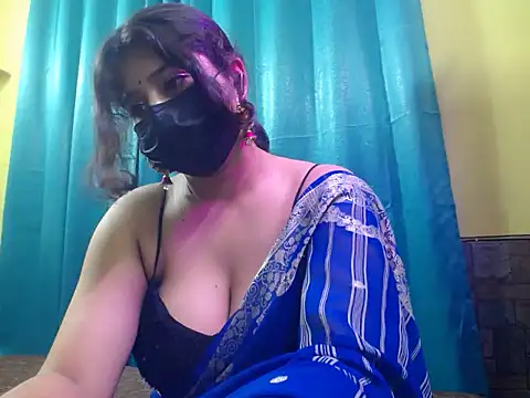 -Queenie online show from July 5, 2026, 6:48 pm