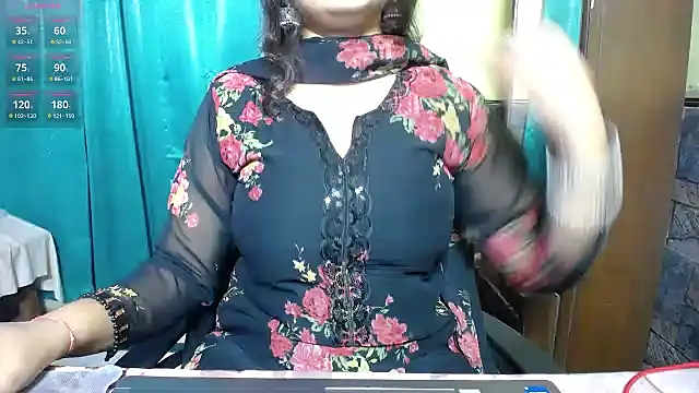-Queenie online show from July 25, 2026, 6:58 pm