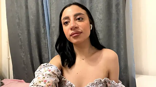 AngellaBarbini online show from May 28, 2026, 4:13 pm