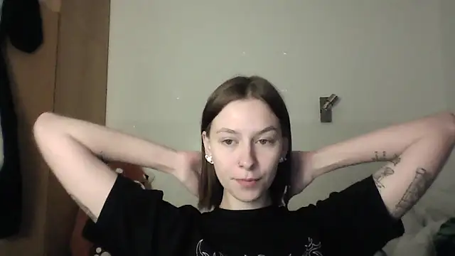 Snapshot of JuicyErika chatting on May 11, 2026, 9:23 pm JuicyErika online show from May 11, 2026, 9:23 pm