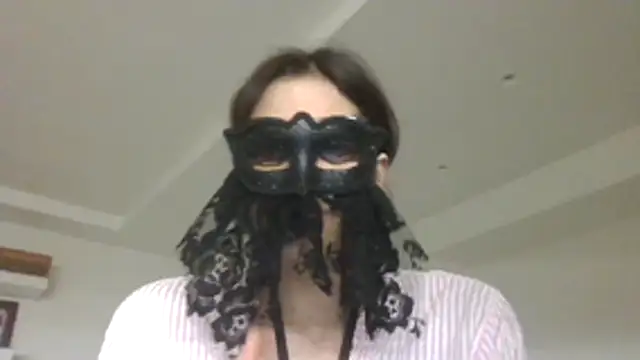 Snapshot of HelenTiAscolta chatting on April 29, 2026, 6:36 pm HelenTiAscolta online show from April 29, 2026, 6:36 pm