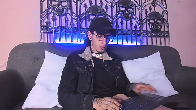 Vergil Noir  online show from May 29, 2026, 4:07 am