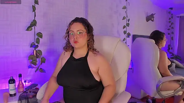Snapshot of Samantha_Greey_ chatting on May 11, 2026, 8:28 pm Samantha Greey online show from May 11, 2026, 8:28 pm