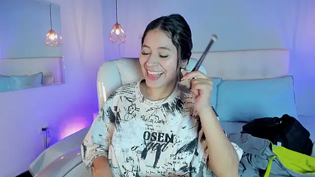 Snapshot of Alessia_blaze chatting on May 7, 2026, 5:11 am Alessia blaze online show from May 7, 2026, 5:11 am