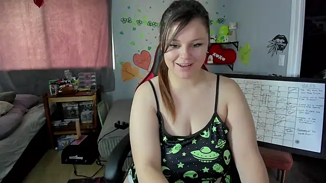 Snapshot of DelilaFields2 chatting on May 5, 2026, 4:43 pm DelilaFields2 online show from May 5, 2026, 4:43 pm