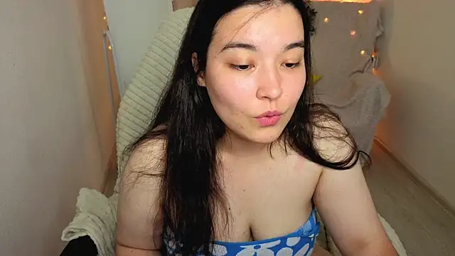MomoRins online show from July 2, 2026, 3:23 am