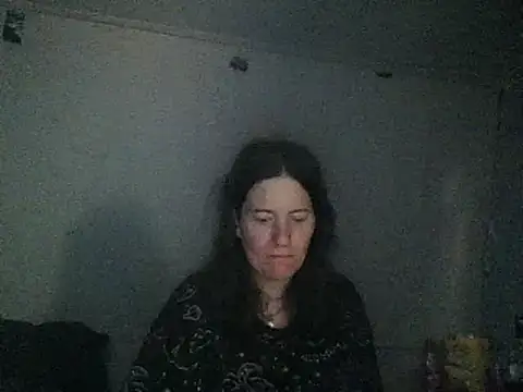 Snapshot of Mini83 chatting on May 4, 2026, 4:21 pm Mini83 online show from May 4, 2026, 4:21 pm