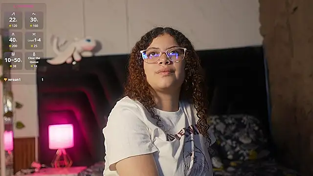 HoneyHipss online show from July 22, 2026, 12:18 pm