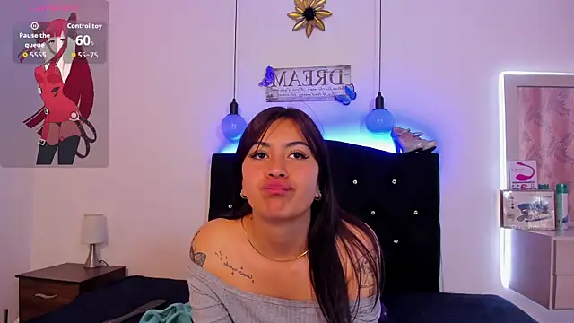 Snapshot of lizz_cherry_ chatting on May 1, 2026, 10:15 pm lizz cherry online show from May 1, 2026, 10:15 pm