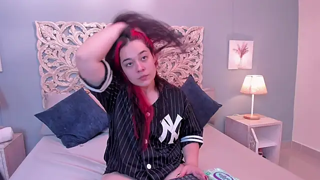 Snapshot of Sabrinna_fox chatting on May 10, 2026, 7:38 pm Sabrinna fox online show from May 10, 2026, 7:38 pm