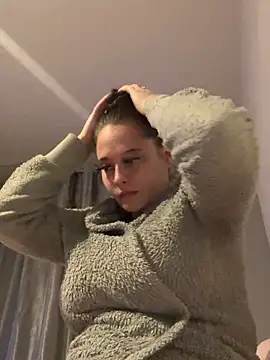 Poppylooloo online show from April 22, 2026, 8:04 pm