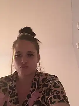 Snapshot of Poppylooloo chatting on June 14, 2026, 1:45 pm Poppylooloo online show from June 14, 2026, 1:45 pm