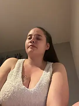 Snapshot of Poppylooloo chatting on April 24, 2026, 8:11 pm Poppylooloo online show from April 24, 2026, 8:11 pm
