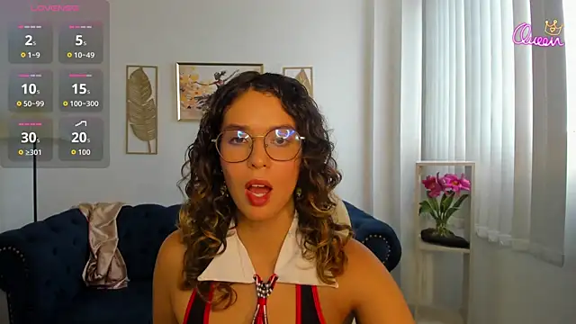 Snapshot of sienna_luxor chatting on May 13, 2026, 7:54 pm sienna luxor online show from May 13, 2026, 7:54 pm