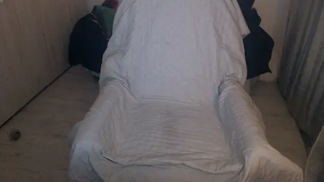 Divineblond online show from April 15, 2026, 1:00 am