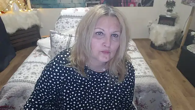 Divineblond online show from March 21, 2025, 8:50 pm