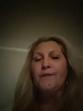 Divineblond online show from November 26, 2025, 8:42 pm