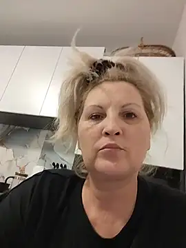 Divineblond online show from March 5, 2026, 8:38 pm