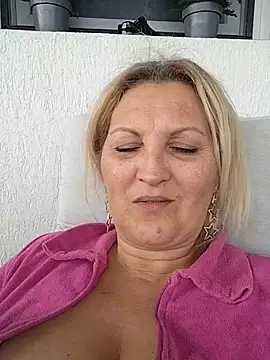 Divineblond online show from April 14, 2026, 12:10 pm