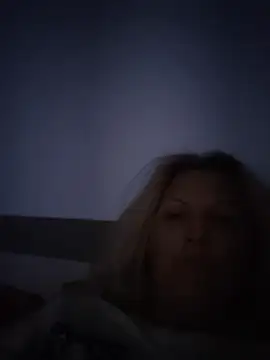 Divineblond online show from April 19, 2026, 7:05 pm