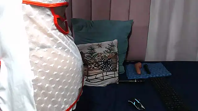 Snapshot of sweet-anne chatting on May 8, 2026, 5:11 am sweet-anne online show from May 8, 2026, 5:11 am