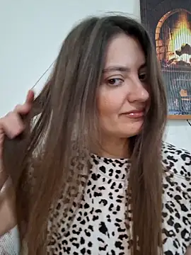 Snapshot of Alba2331 chatting on May 27, 2026, 10:44 am Alba2331 online show from May 27, 2026, 10:44 am