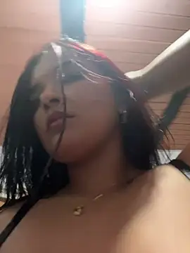 AlissonContreras  online show from April 25, 2026, 11:02 pm