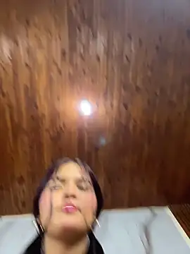 AlissonContreras  online show from May 12, 2026, 4:31 am
