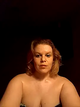 Maryquenn online show from May 2, 2026, 7:19 pm