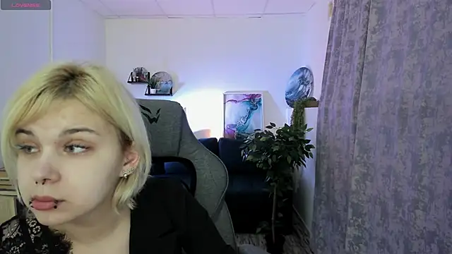EndlessDreamm online show from May 8, 2026, 6:34 pm