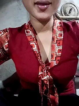 Snapshot of Rosie_LoveUU chatting on April 30, 2026, 10:36 pm Rosie LoveUU online show from April 30, 2026, 10:36 pm
