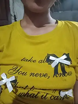 Snapshot of Rosie_LoveUU chatting on May 17, 2026, 11:32 am Rosie LoveUU online show from May 17, 2026, 11:32 am