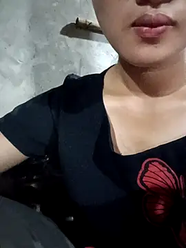 Snapshot of Rosie_LoveUU chatting on May 5, 2026, 11:19 pm Rosie LoveUU online show from May 5, 2026, 11:19 pm