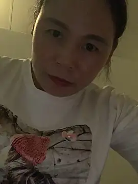 Snapshot of Helen-baby chatting on April 23, 2026, 12:29 pm Helen-baby online show from April 23, 2026, 12:29 pm